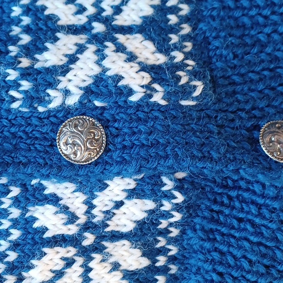 Hand knit.. Moose and snowflake wool cardigan - Picture 5 of 7